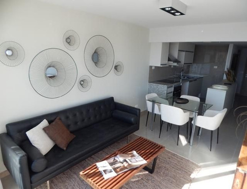 Venta De Apartamento 1 Dormitorio Y Medio En Playa Mansa