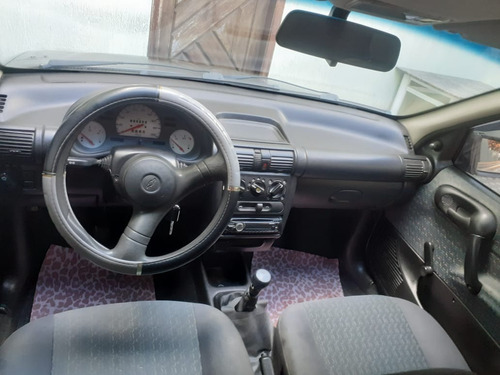 Corsa Sedan 1.0 Ano2001