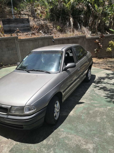 Imagen 2 de 11 de Chevrolet 96