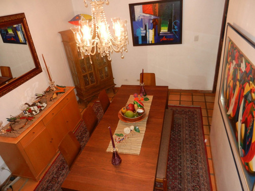 En Alquiler Hermosa Casa De Estilo Rústico En Calle Privada De Los Palos Grandes 24-12236