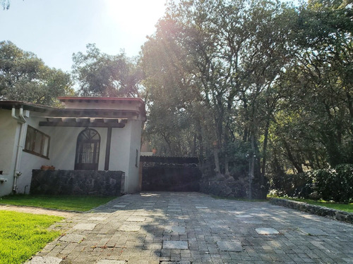 Casa Venta, Con Departamento O Estudio Independiente. 10 Estacionamientos.