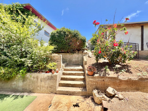 Interesante Propiedad Con Vista En Venta, Cachagua