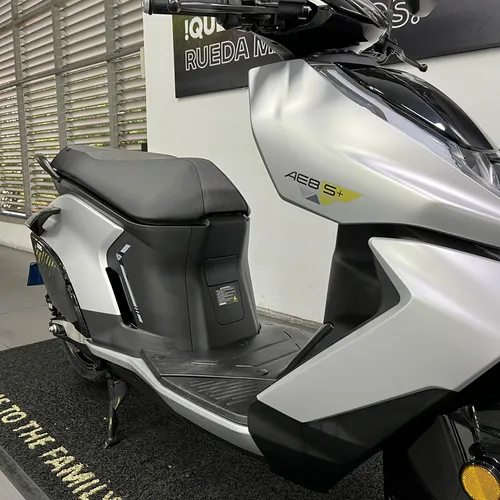 Cf Moto Zeeho Ae8+