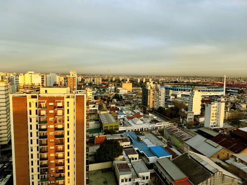 Departamento 3 Ambientes Con Balcón Y Vista Al Frente.