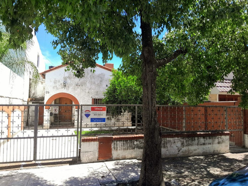 Venta De Casa A Refaccionar En Calle Andes.