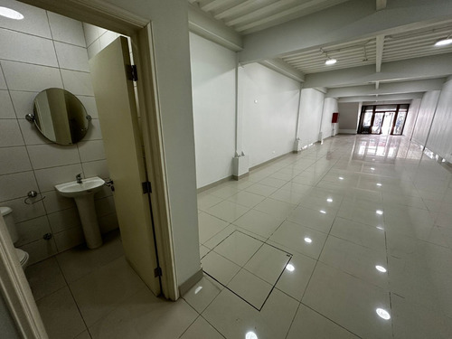 Local 2 Niveles, Manuel Montt 1095, 250m2 4 Baños, Nuevo