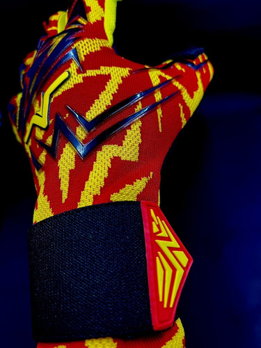 Imagen 3 de 8 de Guantes De Arquero Vgfc Thunder Rojo / Amarillo