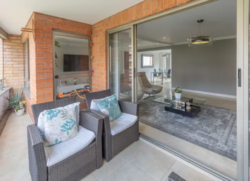 Apartamento En Venta En El Tesoro. Cod V15499
