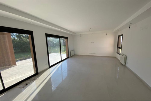 Venta Casa Las Golondrinas 5 Amb, Financia