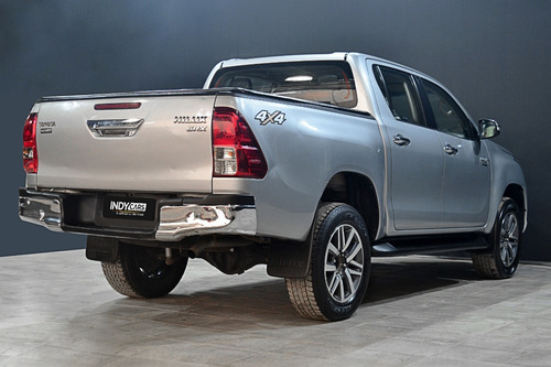 Imagen 8 de 15 de Toyota Hilux 4×4 D/c Srx 2.8 Tdi 6 At 2016