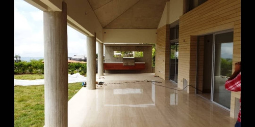 Imagen 4 de 14 de Se Vende Espectacular Casa Nueva Con Piscina En La Lagunita