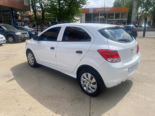 Imagen 13 de 18 de Chevrolet Onix 2016 1.4 Lt 98cv