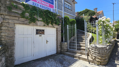 Venta - Chalet De Cinco Ambientes En Dos Plantas - Alberti 969 - Lomas De Stella Maris