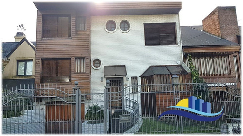 Venta Gran Chalet Con Estilo En Barrio Los Troncos