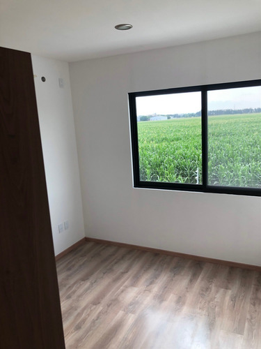 Hermosa Residencia En Venta En Solares