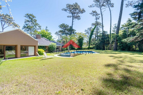 Buena Casa En San Rafael De Cuatro Dormitorios Con Pisicina- Ref: 6467