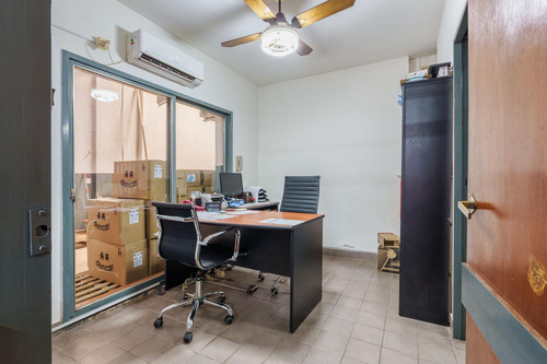 Galpón En Venta Barrio Arroyito Local Comercial Y Departamento 2 Dormitorios