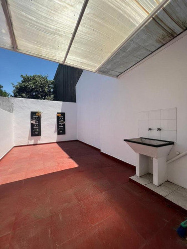 Imagen 5 de 8 de Duplex 2 Amb. C/patio Muy Buen Estado - Villa Luzuriaga