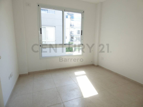 Imagen 11 de 30 de Impecable Tres Ambientes Con Dos Dormitorios En Suite Y Toilette A Estrenar