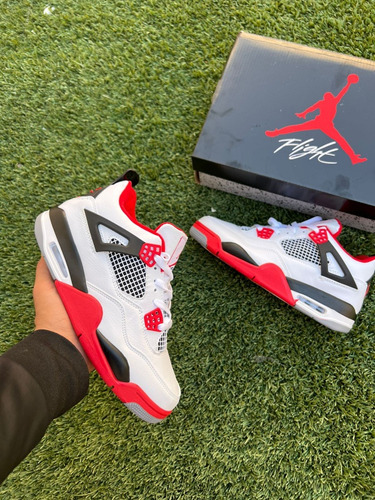 Jordan Retro 4 Fire Red - Talla - 28