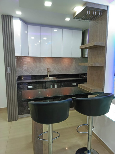 Rbr Vende Apartamento En La Urb Villas Geica