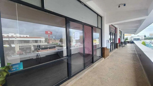 Local En Renta Dentro De Plaza Comercial En Metepec A Unos Metros De Home Depot