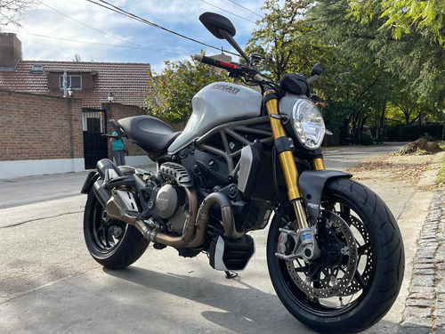 Ducati Monster 1200s