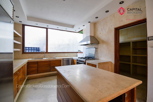 Casa De Lujo Con Alberca En El Palomar Sur