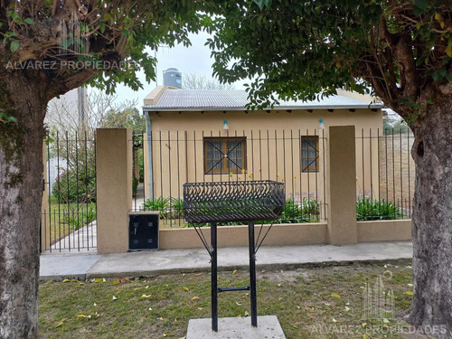 Imagen 2 de 27 de Casa - Francisco Alvarez 4 Ambientes