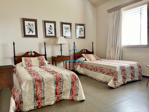 Venta Casa De 4 Dormitorios Frente A Playa Mansa - Punta Del Este
