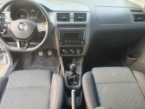 Imagen 9 de 10 de Volkswagen Suran 2016 1.6 Comfortline 101cv