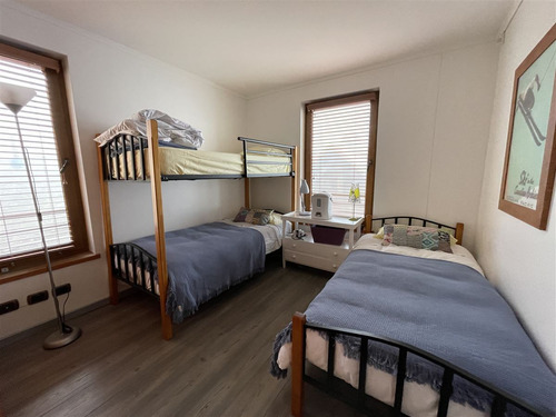 Departamento En Venta De 4 Dorm. En Lo Barnechea Centro Ski