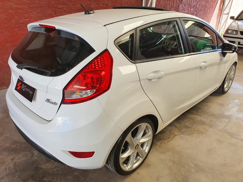 Ford Fiesta Kinectic Titanium 2012