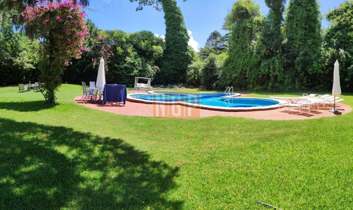 Imagen 2 de 30 de Hermosa Residencia En La Mejor Zona De Punta Del Este A Muy Pocas Cuadras Del Mar