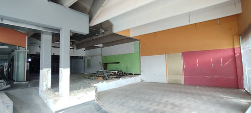 Local Comercial En Alquiler De Esquina En La Av Las Ferias Muy Cerca De La Av. Lara De 1.200 M2, Ideal Para Concecionario De Motos, Vehiculo, Muebleria, Ferreteria, Supermercados, Etc. Rp.