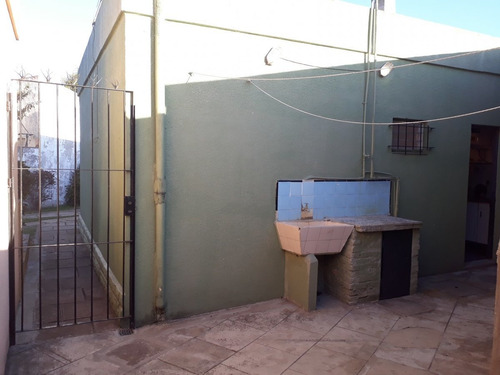 Imagen 15 de 19 de Tipo Casa 2 Amb. Buen Estado. Casa/chalet Sola En Lote | Santa Teresita