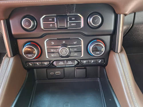 Chevrolet Suburban 6.2 V8 High Country At