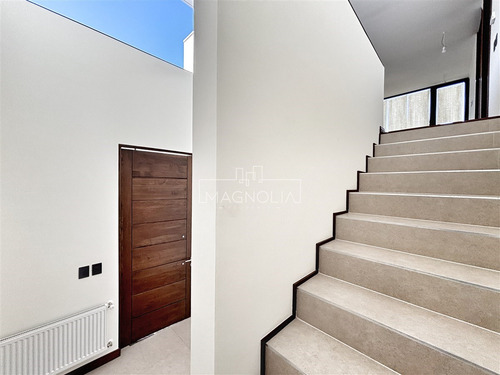 Casa En Venta De 4 Dorm. En Colina