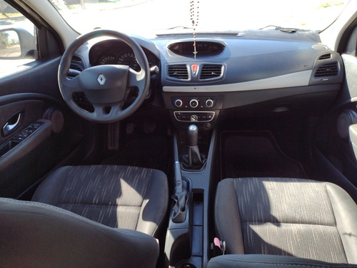 Imagen 4 de 6 de Renault Fluence 1.6 Confort 110cv 2011