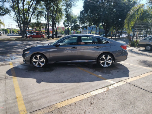 Imagen 2 de 15 de Honda Accord Touring 2019 Gris