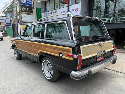 Jeep Grand Wagoneer
