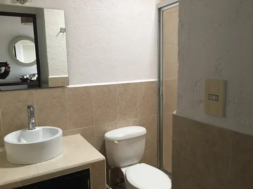 Casa En Venta. En Calle Cerrada En Club De Golf Tequisquiapan, Con Vista Al Campo De Golf