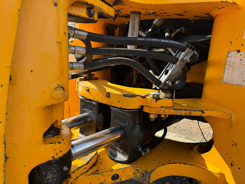 Retroescavadeira Jcb 4x4 2011