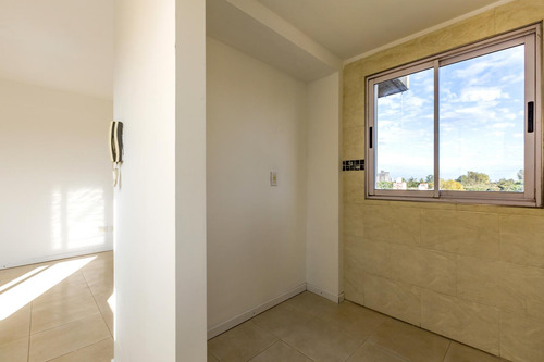 Venta - Departamento - 2 Dormitorios Y 2 Baños - Abasto, Rosario.