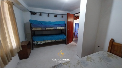 Venta De 4 Casas Con 2 Piletas Y Local En Cosquín, Cba.
