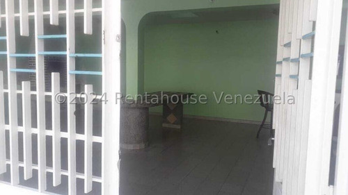 Ab Rentahouse Vende Amplia Casa Quinta Dos Niveles Patio Con Área De Parrillera Tasca Y Baño Calle Cerrada Con Vigilancia Cercano A Sitios De Interés