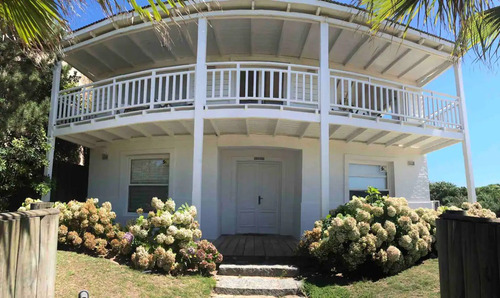 Casa En Venta En Punta Piedras