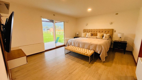Casa En Venta De 4 Dorm. En Frutillar