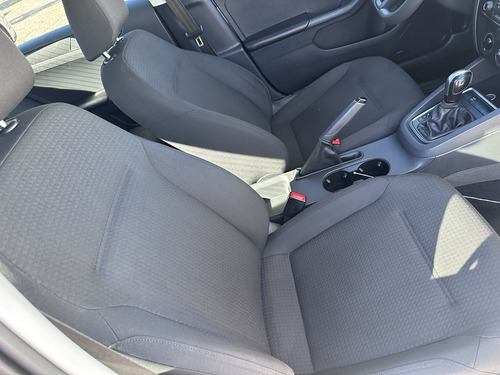 Volkswagen Jetta 2.0 L4 At