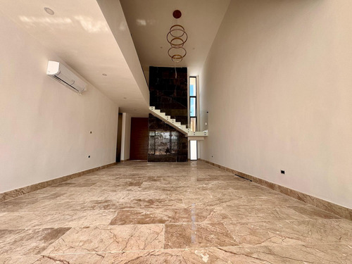 Casa En Venta Merida, Privada Adana, 2 Plantas, Lista
